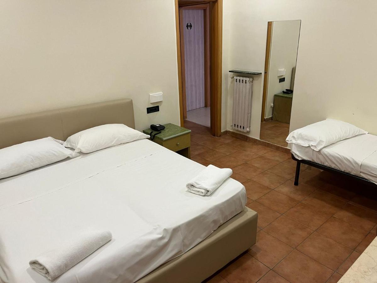 Hotel Porta A Porta نابولي المظهر الخارجي الصورة